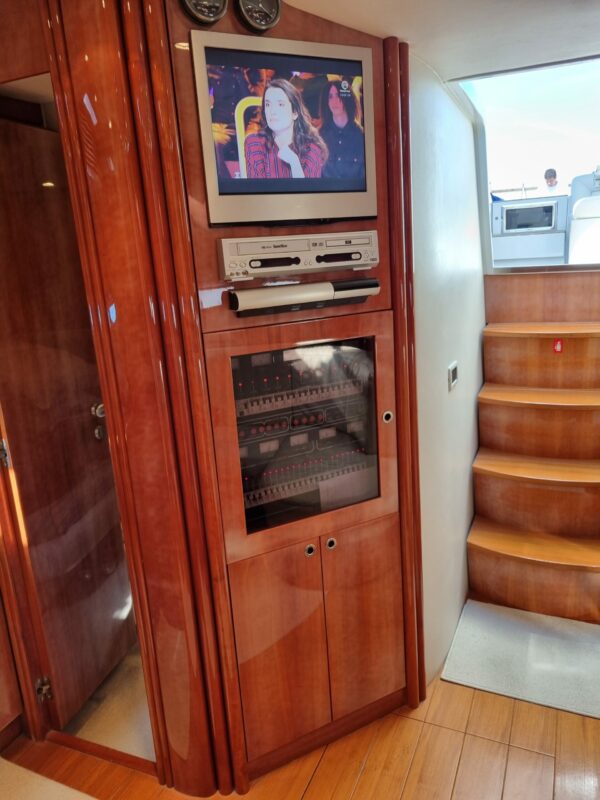 Pershing 54 - Image 14