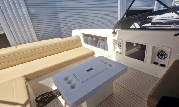 Vandutch 40 - Image 22