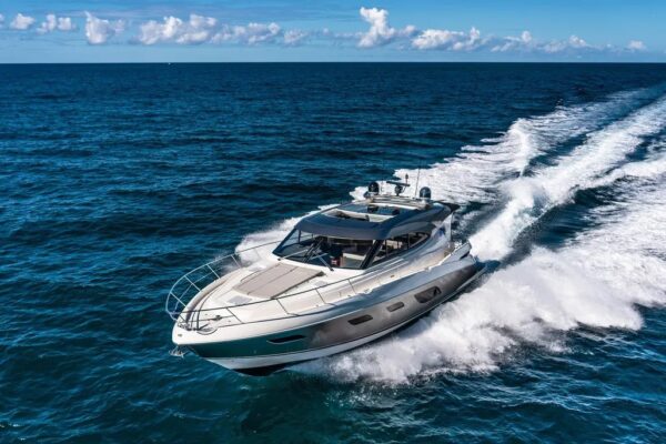 Riviera 6000 Sport Yacht Platinium - Image 2