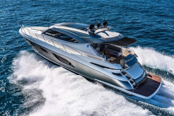 Riviera 6000 Sport Yacht Platinium - Image 3