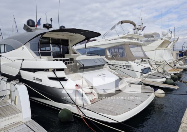 Riviera 6000 Sport Yacht Platinium - Image 8